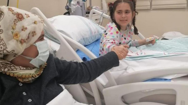 Enkazdan çıkan depremzedenin sözleri tüyleri diken diken etti: Bir şehit bana zemzem suyu verdi