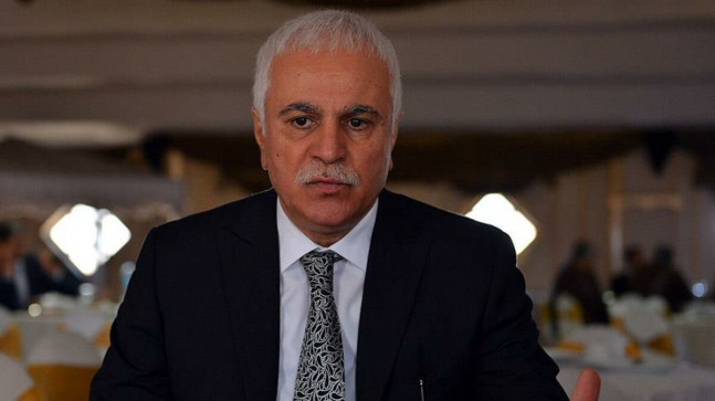 İyi Partili Koray Aydın’ın 99 depreminde polislere çizme giydirdiği görüntüler