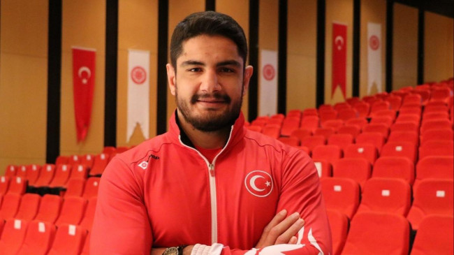 Milli güreşçi Taha Akgül, İbrahim Mustafa Turnuvası’nda altın madalya kazandı