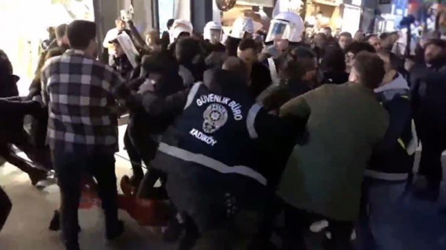 Kadıköy’de iki ayrı eyleme polis müdahalesi! Çok sayıda kişi gözaltına alındı