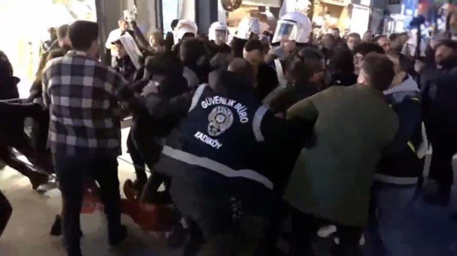Kadıköy’de iki ayrı eyleme polis müdahalesi! Çok sayıda kişi gözaltına alındı