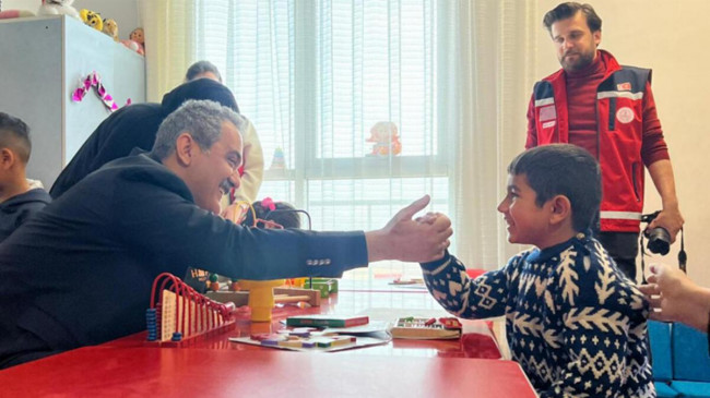 Özer’den eğitim noktalarına ziyaret – Eğitim Haberleri