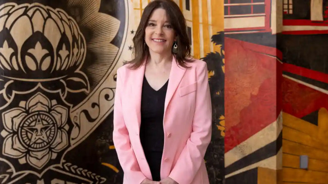 Marianne Williamson, 2024 seçimleri için Demokrat Parti adaylık yarışına girdi