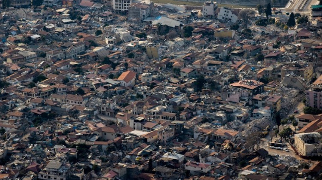 Muhalefet ayak bağı olurken o her fırsatta uyarıp Bize yardımcı olun vurgusu yaptı