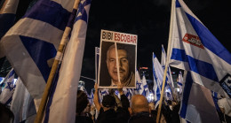Netanyahu hükümeti karşıtı protestoların 8. haftasında sokaklardaki İsrailli sayısı yüz bini aştı