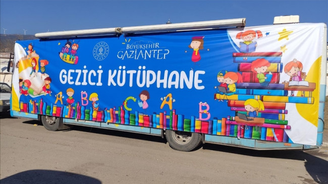 Otobüs kütüphaneler depremzede çocukların hizmetine sunuldu