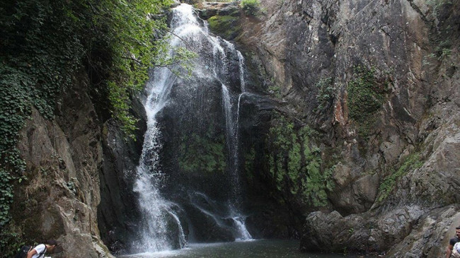 Bursa’daki şelale turistlerin ilgi odağı oldu