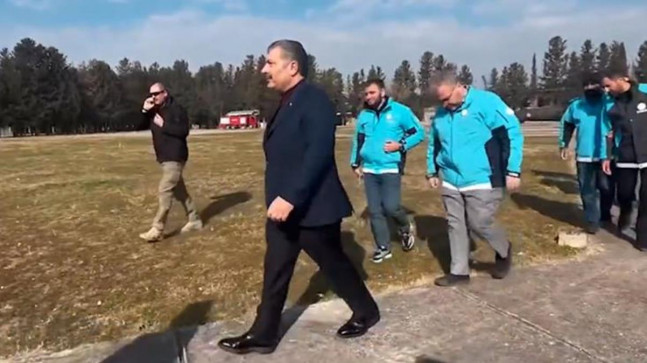 1 dakika 53 saniyelik video yayınlamıştı! Bakan Koca, tepkilerin ardından paylaşımını kaldırıp özür diledi