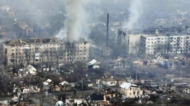 Ukrayna Bahmut’tan çekiliyor: Kiev’in doğudaki son kalesiydi