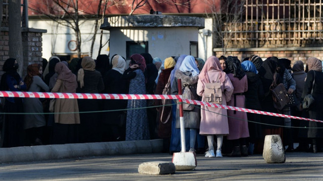 Taliban’dan kadınlara üniversite yasağı