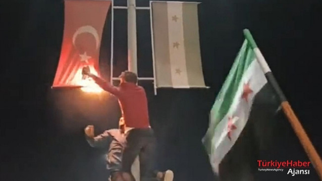 Özgür Suriye Ordusu Türkiye’ye Karşı Ayaklandı, Türk Bayrağı Yaktı – Dünya