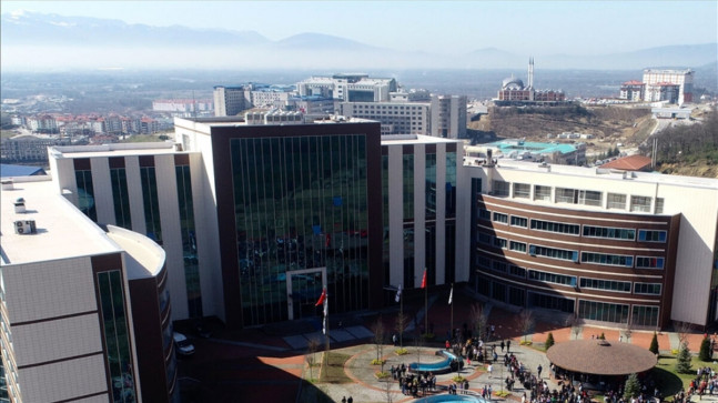 Düzce Üniversitesi öğretim üyesi depremzede öğrenciye yönelik skandal sözleri nedeniyle görevden alındı
