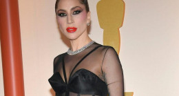 Lady Gaga herkesi çok şaşırttı! Transparan elbise ve makyaj çıktı sahnede şov yaptı