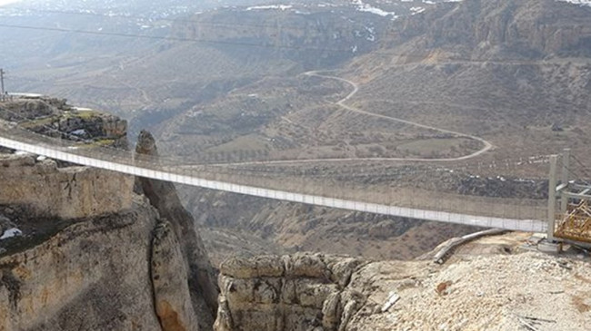 242 metre yükseklikteki cam köprü ve seyir terası depremde ayakta kaldı