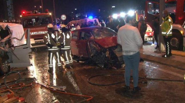 Bağcılar’da 16 yaşındaki ehliyetsiz sürücü ters yola girdi: 1 ölü 2 yaralı