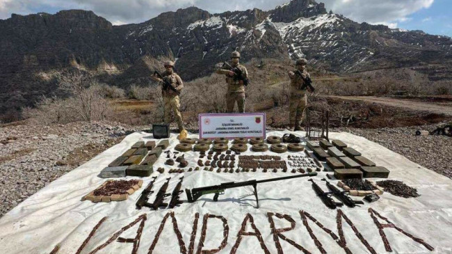 Şırnak’ta ele geçirilen mühimmat dolu sığınak imha edildi