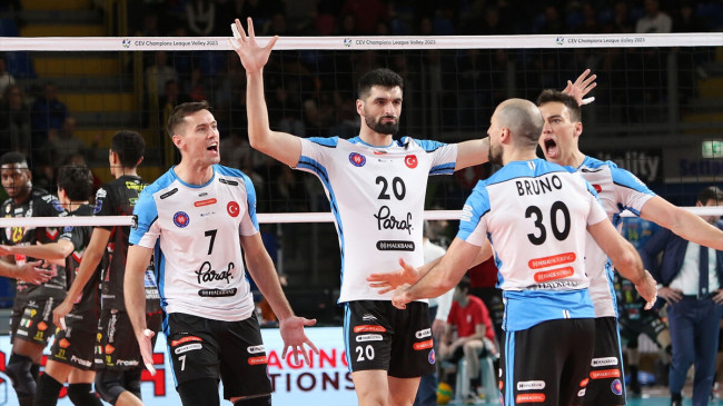 Halkbank, Şampiyonlar Ligi’nde 9 yıl sonra altın setle yarı finalde