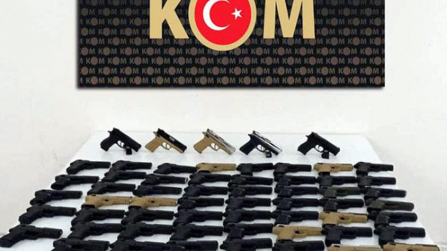 Hamzabeyli Sınır Kapısı’nda çok sayıda tabanca ele geçirildi! Bulgar çift gözaltına alındı
