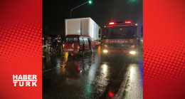Sakarya’da minibüs konteyner yüklü TIR’a çarptı: 1 ölü, 2 yaralı