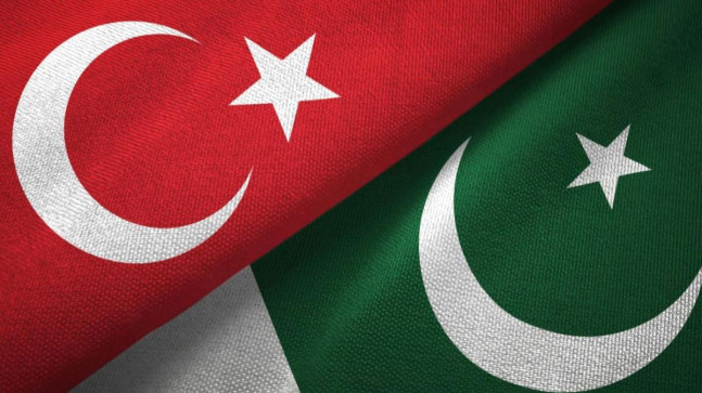 Pakistan'dan deprem bölgesine yardımlar devam ediyor