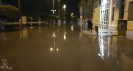 Depremin yerle bir ettiği İskenderun’da deniz yükseldi, ev ve iş yerlerini su bastı