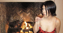 Kourtney Kardashian jartiyeriyle poz verdi