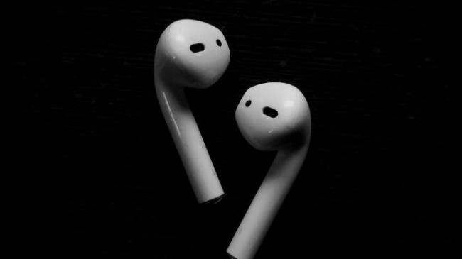 AirPods'larla ile ilgili çarpıcı iddia! Dikkatleri üzerine çekti…