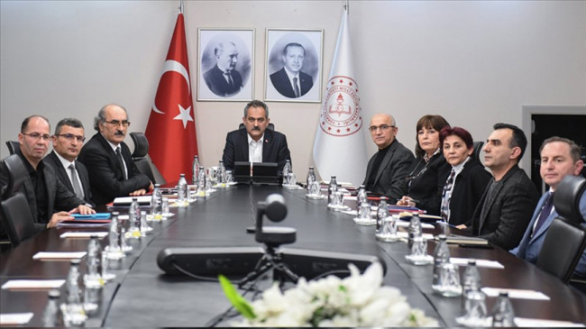 Bakan Özer, deprem bölgesindeki 10 ilin milli eğitim müdürüyle görüştü
