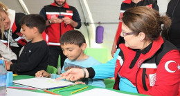 Bakan Yanık çadırda çocuklarla oyun oynadı – Güncel