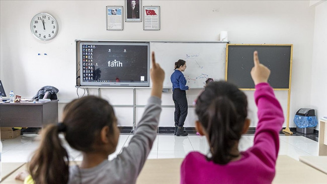 Depremden etkilenen 10 ildeki 242 bin 904 öğrencinin diğer illere nakil işlemleri tamamlandı
