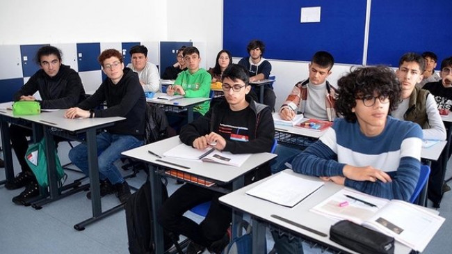 Depremden etkilenen 202 bin 817 öğrenci başka illere nakledildi
