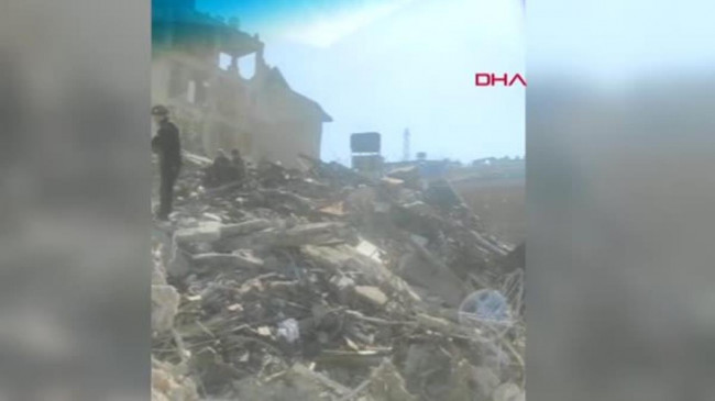 ENKAZDAN 84’ÜNCÜ SAATTE KURTARILAN BATU, ‘OKULA GİDEMEDİM, TATİL OLDU MU?’ DİYE SORMUŞ