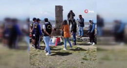 Eski kuryenin çantasından çıkan dehşete düşürdü! Kız arkadaşı olarak görüp aynı odada kalmış! Yüzlerce yıllık…