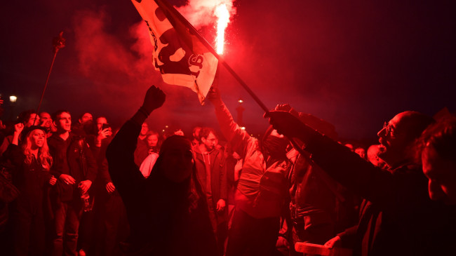Fransa alev alev! Emeklilik reformu protestolarında 120 kişi gözaltına alındı