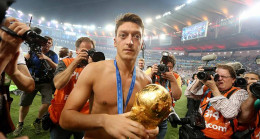 Futbola veda eden Mesut Özil’in başarılarla dolu kariyeri