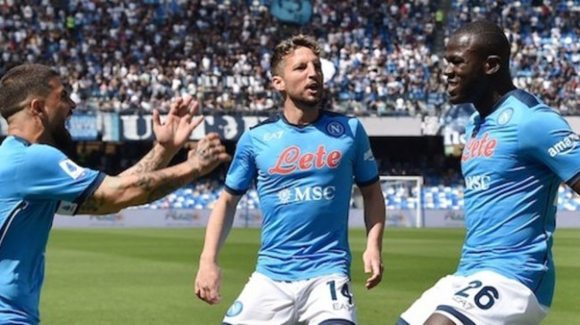 Galatasaray’dan bomba transfer! Bir Napoli efsanesi daha geliyor! Mertens devreye girdi…