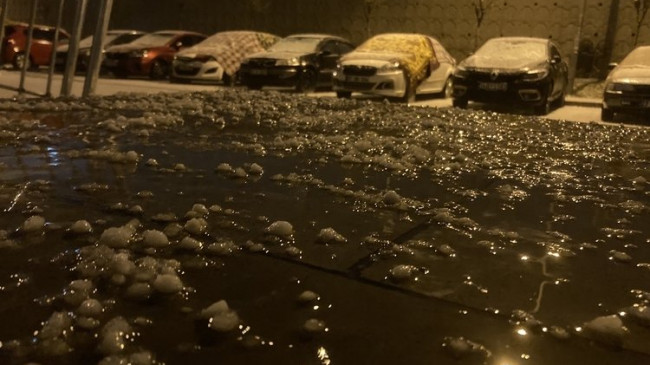 Gaziantep ve Kilis’te şiddetli dolu sonrası kent beyaza büründü! Vatandaşlar zor anlar yaşadı