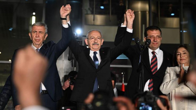 Kılıçdaroğlu, İmamoğlu ve Yavaş’ı yanına alıp kürsüye çıktı: Bize kader dedikleri bu nizamı değiştirmek istiyoruz