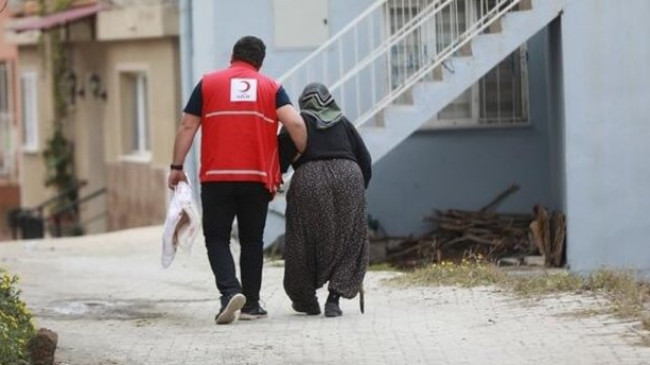 Kızılay afet bölgesindeki beslenme hizmeti ve yardımlarını sürdürüyor
