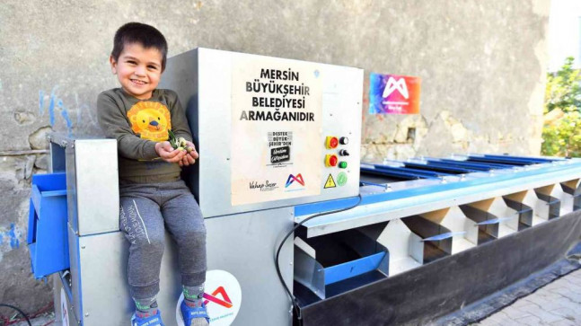 Mersin’de zeytin üreticilerine zeytin boylama makinesi desteği