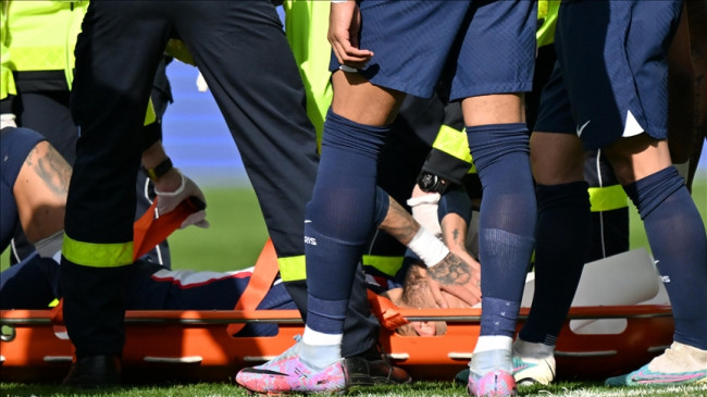 Neymar, sakatlığı nedeniyle sahalardan uzun süre uzak kalacak