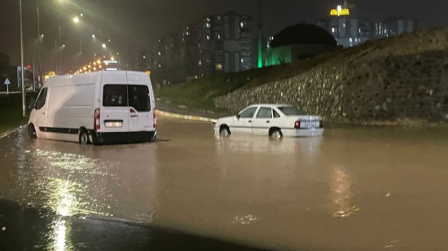 Şanlıurfa’da şiddetli sağanak! Eğitime ara verildi
