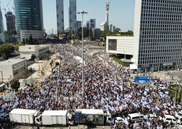 İsrail’de yargı reformu protestosunda polisten göstericilere sert müdahale