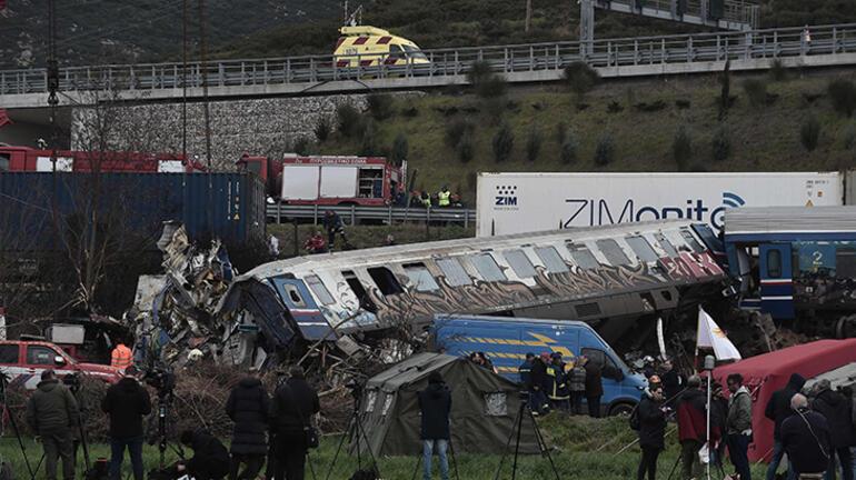 Yunanistandaki faciada, gece gündüze döndü Vagon sıcaklığı 1300 dereceye çıktı