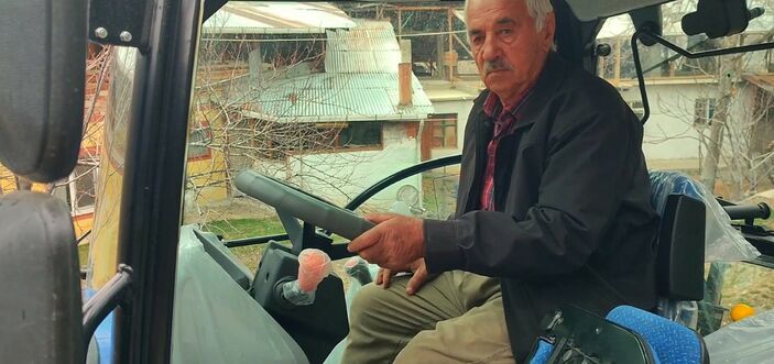 Erzurum'da gezmek için her yıl yeni traktör alıyor