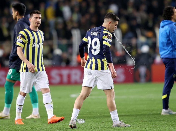 Fenerbahçe Sevilla maçı sonrası kıyamet koptu! Spor yazarlarından yaylım ateşi: Bir daha gelmeyin, 1 kuruş faydanız yok