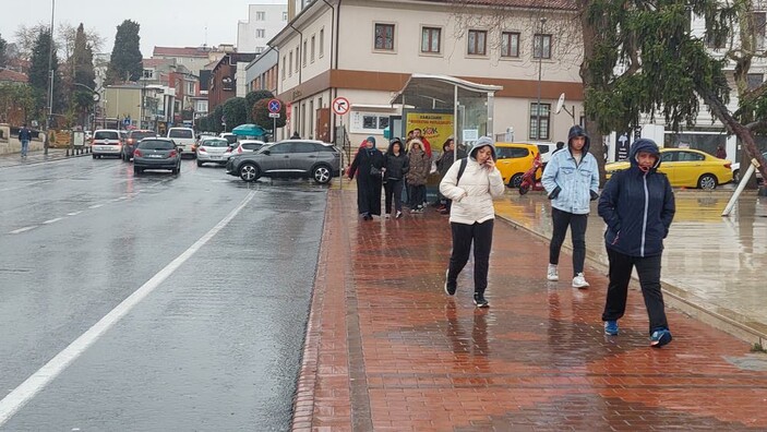 İlkbahar yağmurları başladı! Tekirdağlılar sağanak için önlem aldı