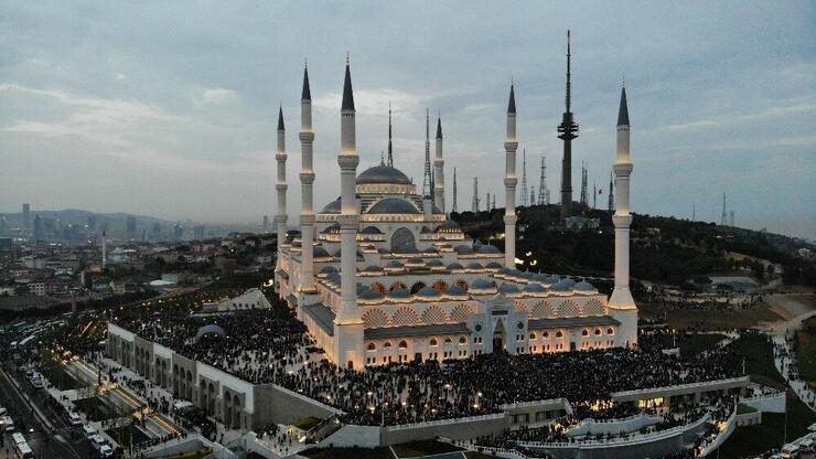 Çamlıca Camii Nerede, Nasıl Gidilir? Büyük Çamlıca Camii Tarihi Ve Özellikleri...