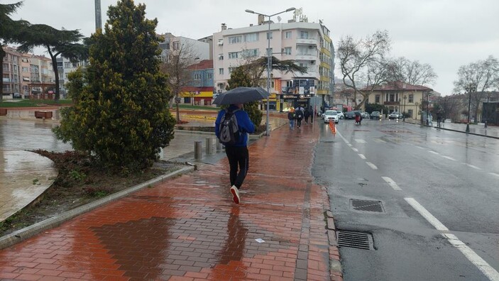 İlkbahar yağmurları başladı! Tekirdağlılar sağanak için önlem aldı