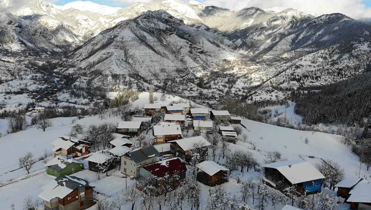 'Sakin şehir' Şavşat, bembeyaz oldu